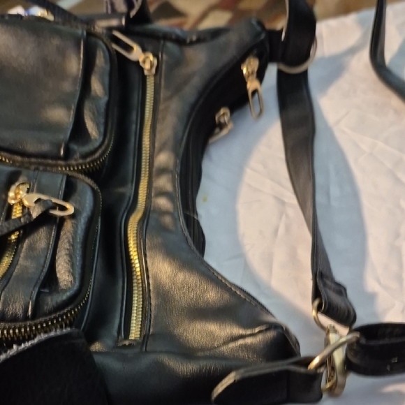 Elegant Black Shoulder Bag with lots of pockets - Picture 5 of 16